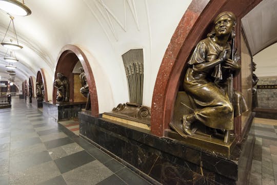 Recorrido histórico de Moscú con metro, distrito de Arbat y la iglesia de Cristo Salvador