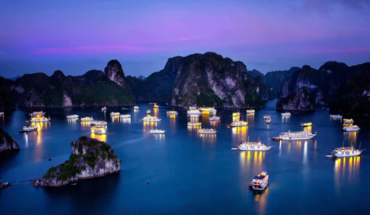 Private full-day trip from Hanoi to Halong Bay with boat cruise