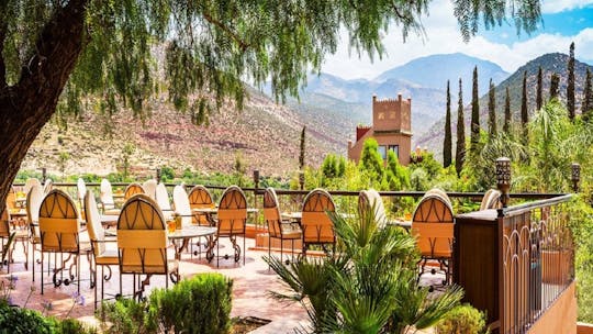Déjeuner dans une kasbah dans les montagnes de l'atlas