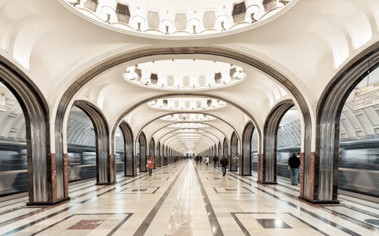 Excursão de metrô em Moscou