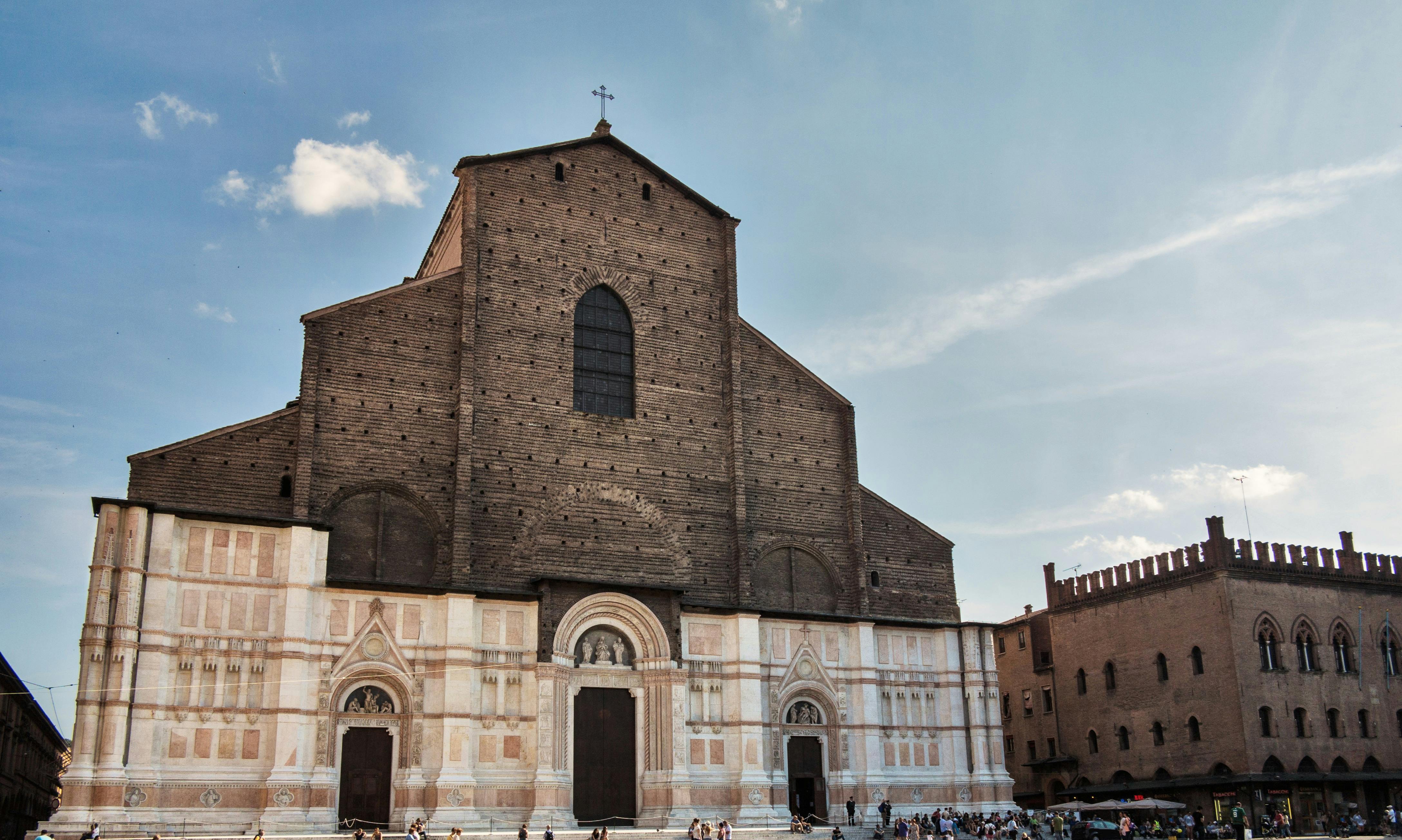 San Petronio Basilica and Archiginnasio private tour