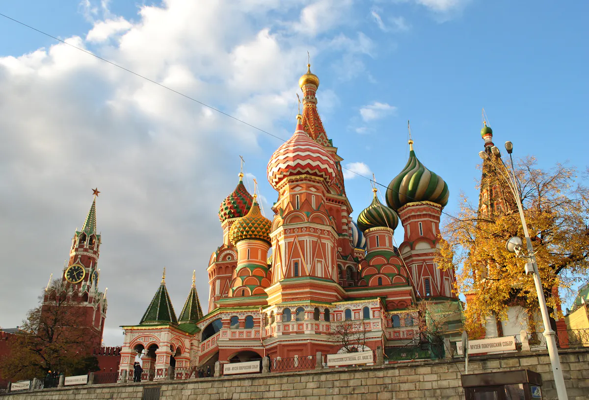 Cathedral_of_Intercession_aka_Cathedral_of_St._Basil_the_Blessed_Red_Square_Moscow_Russia.jpg