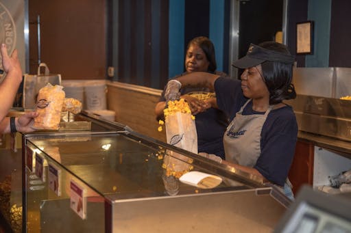 c-fakepath-urban-adventures-usa_chicago_popcorn_bag_fill.jpg