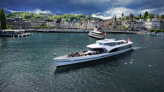 Croisière dans la baie de Lucerne sur le yacht panoramique Saphir