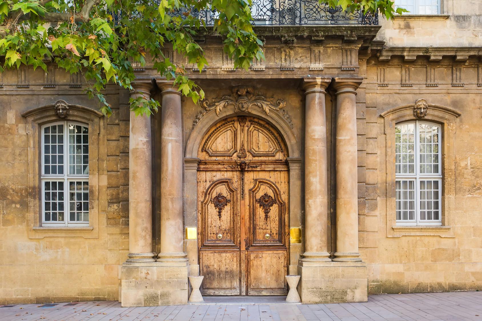 Wooden door on an old building in Aix-en-provence.jpg