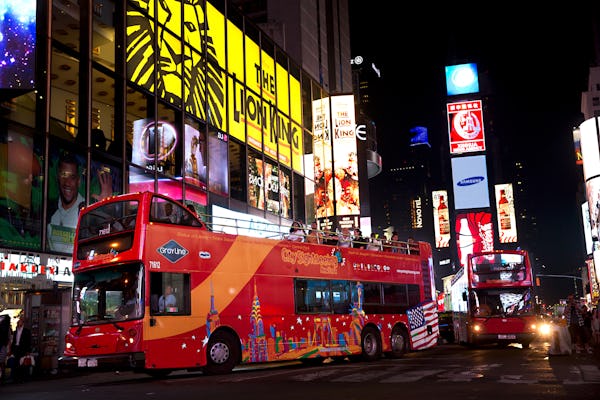 Excursão turística noturna em ônibus pela cidade de Nova York