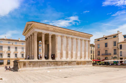 Maison Carrée à Nîmes en Languedoc, Occitanie.jpg
