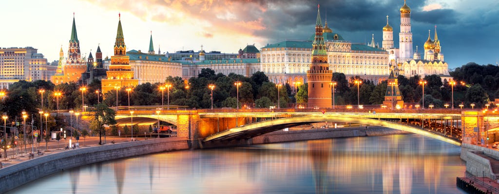 Mosca: tour notturno privato di 4 ore in auto