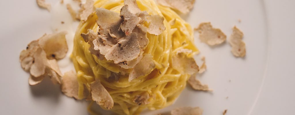 Caccia al tartufo bianco e cena in un ristorante al tartufo