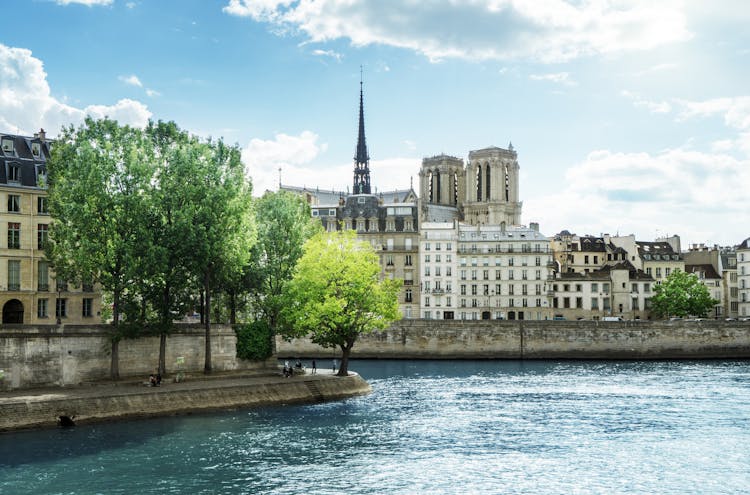 Seine river, Paris, France.jpg