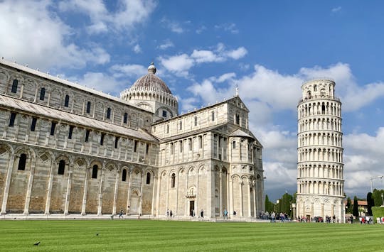 Excursão matinal a Pisa e a Torre Inclinada