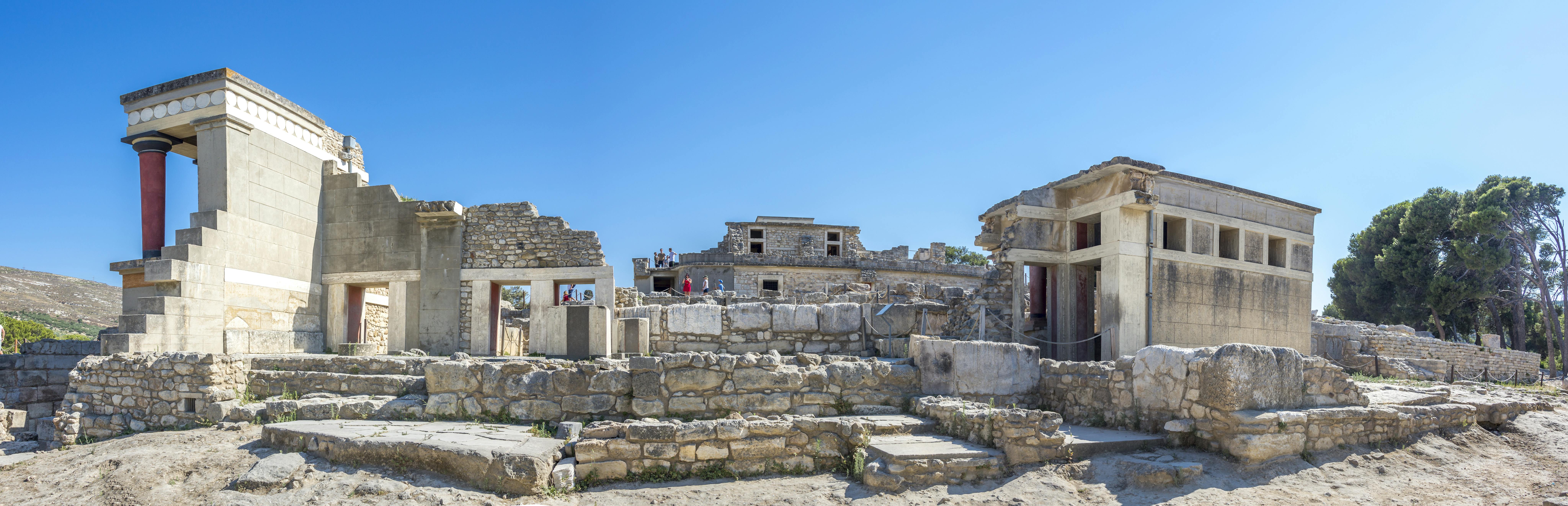 Knossos, Heraklion & Museum – from Chania