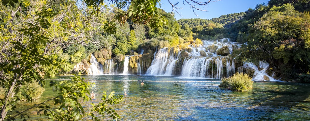 Krka-Wasserfälle und Trogir ab Brač