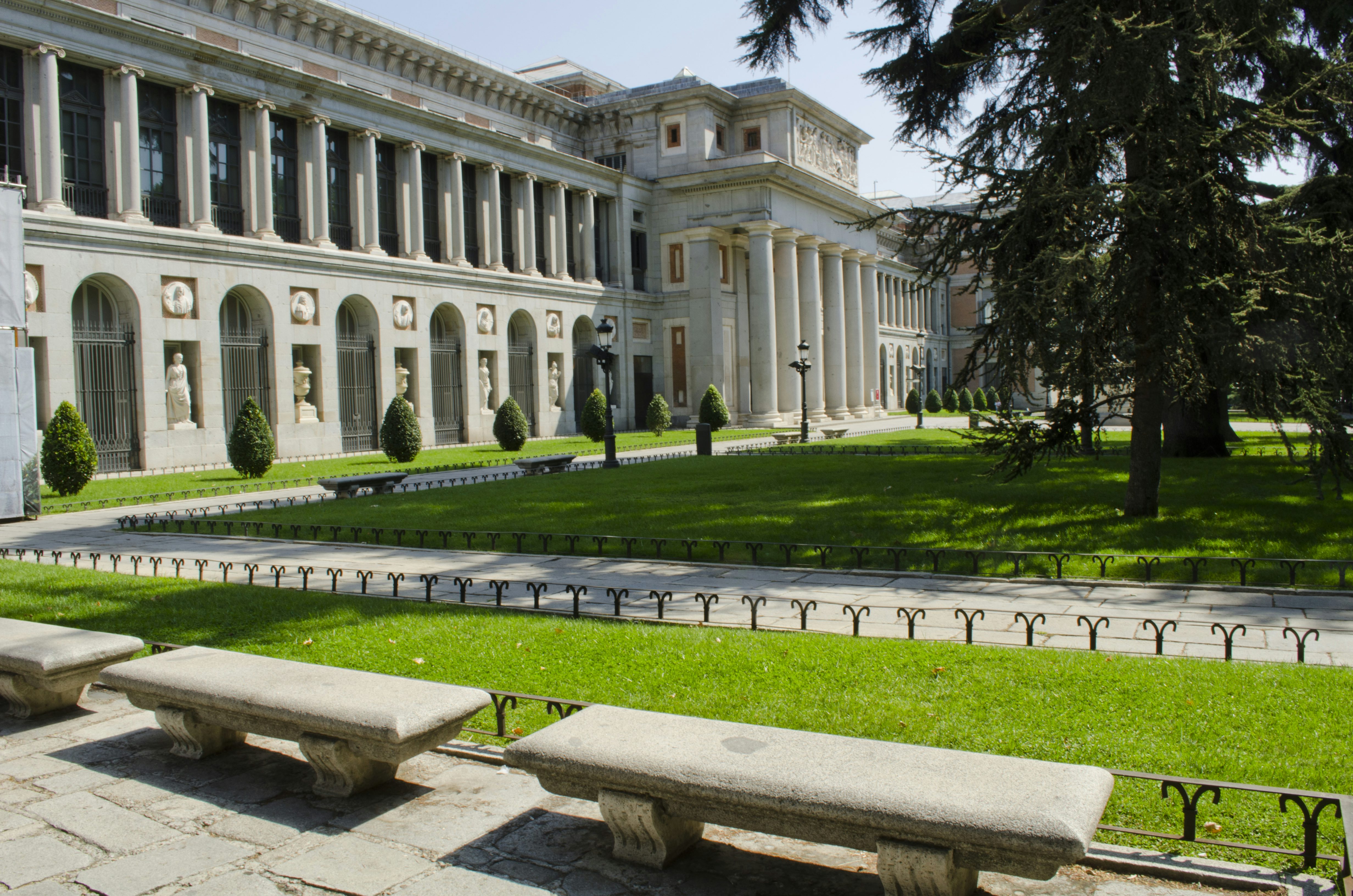 Museums are important. Королевский дворец, национальный музей Прадо в Мадриде.. Дворец Прадо в Мадриде. Золотой треугольник Мадрид.