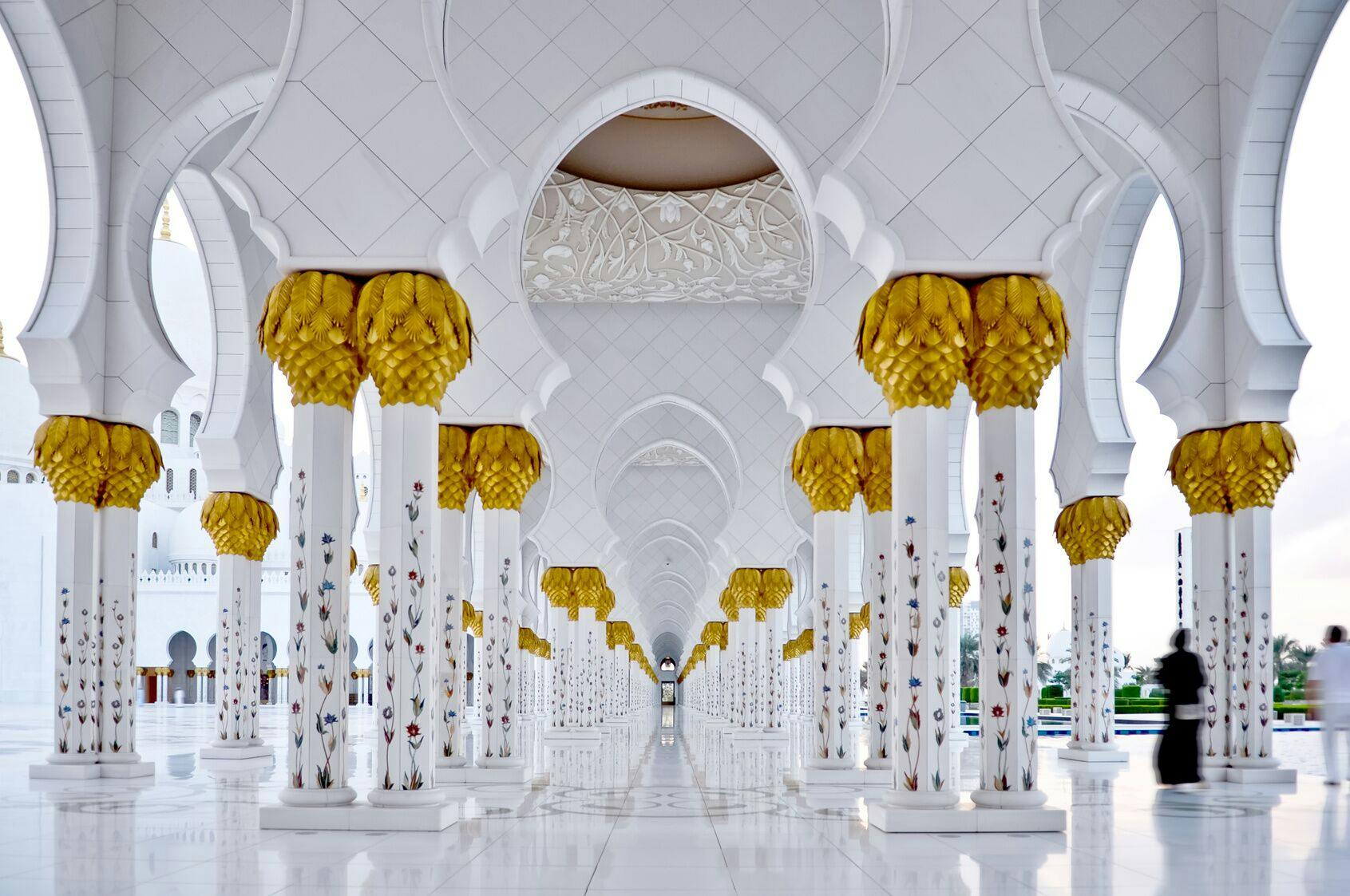 Day trip of Abu Dhabi and its royal palaces