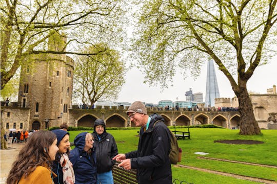 Wczesny wstęp do Tower of London i sali z klejnotami koronnymi z przewodnikiem