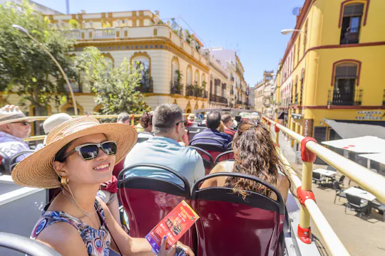 Recorrido en autobús turístico «subir y bajar» por Sevilla