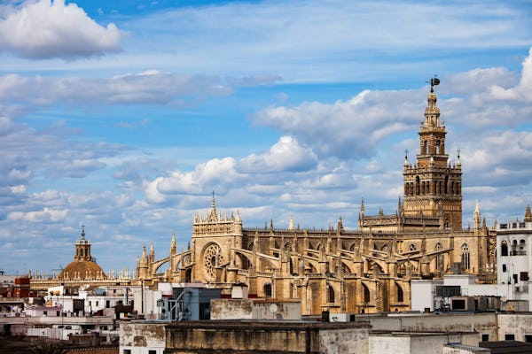 Lo más destacado de Sevilla con entradas sin colas y paseo en yate