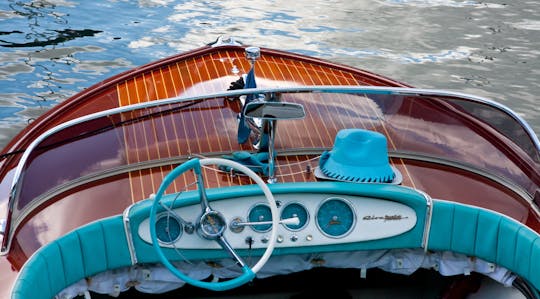 Venetian-style water limo rental