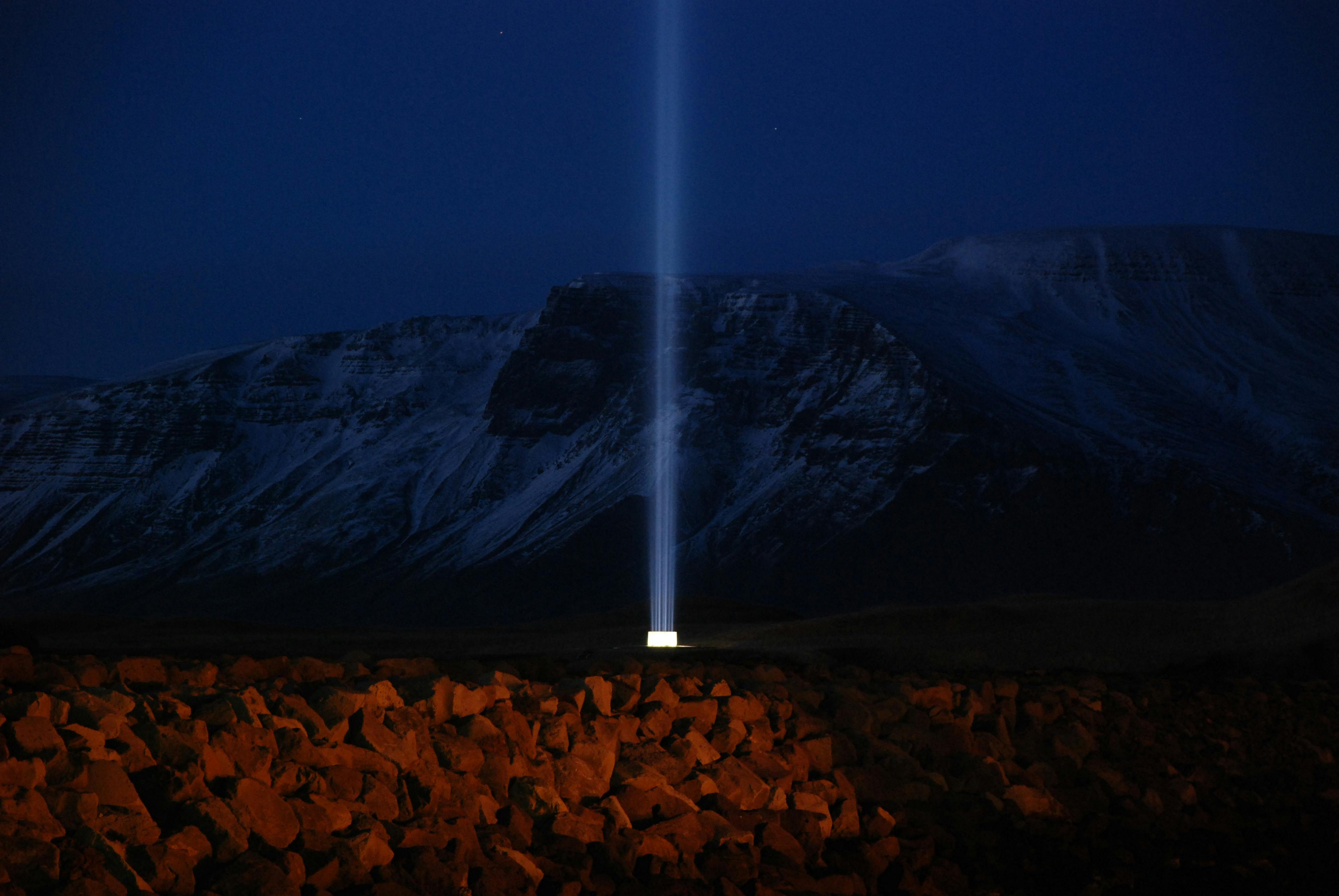 Imagine Peace Tower på rundvisning i Reykjavík
