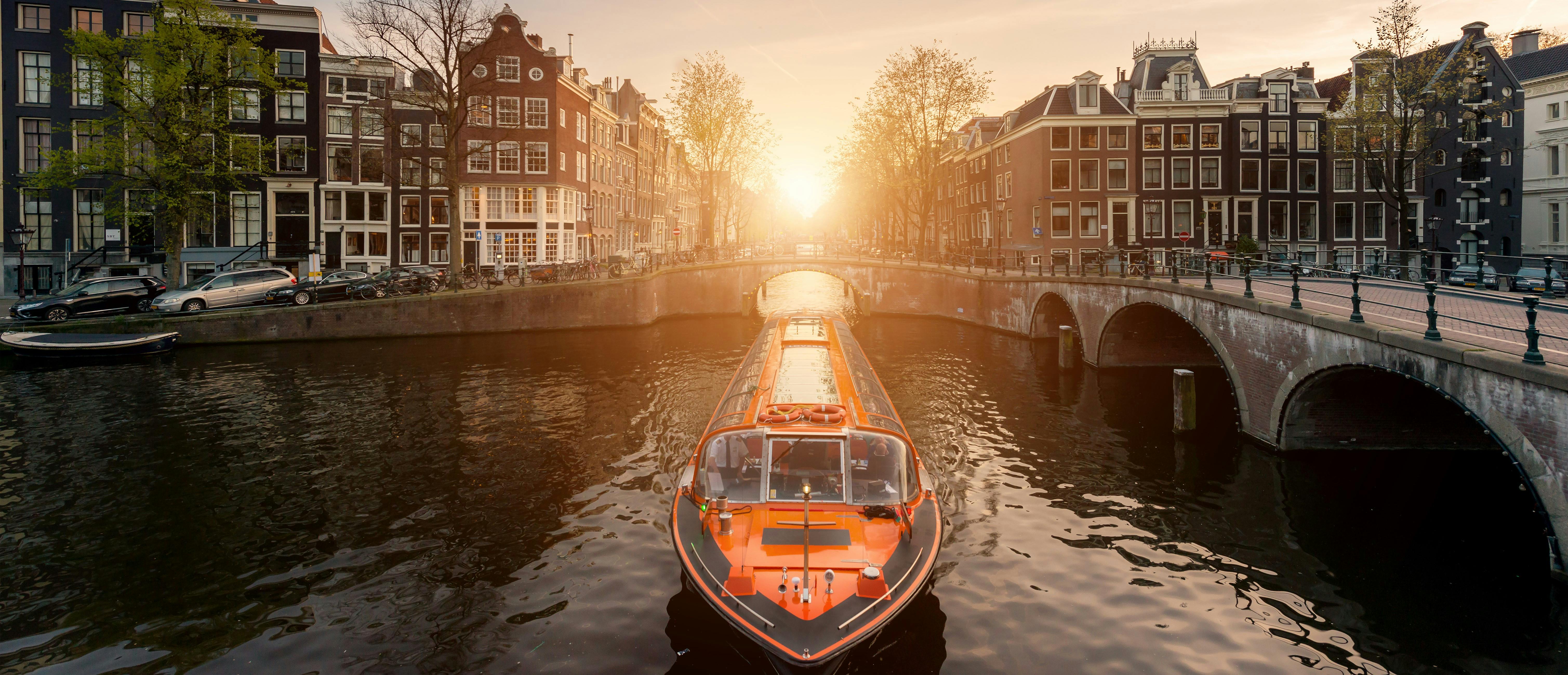 1- oder 2-Tages-Ticket für das Amsterdamer Nachtleben und eine Kanalrundfahrt