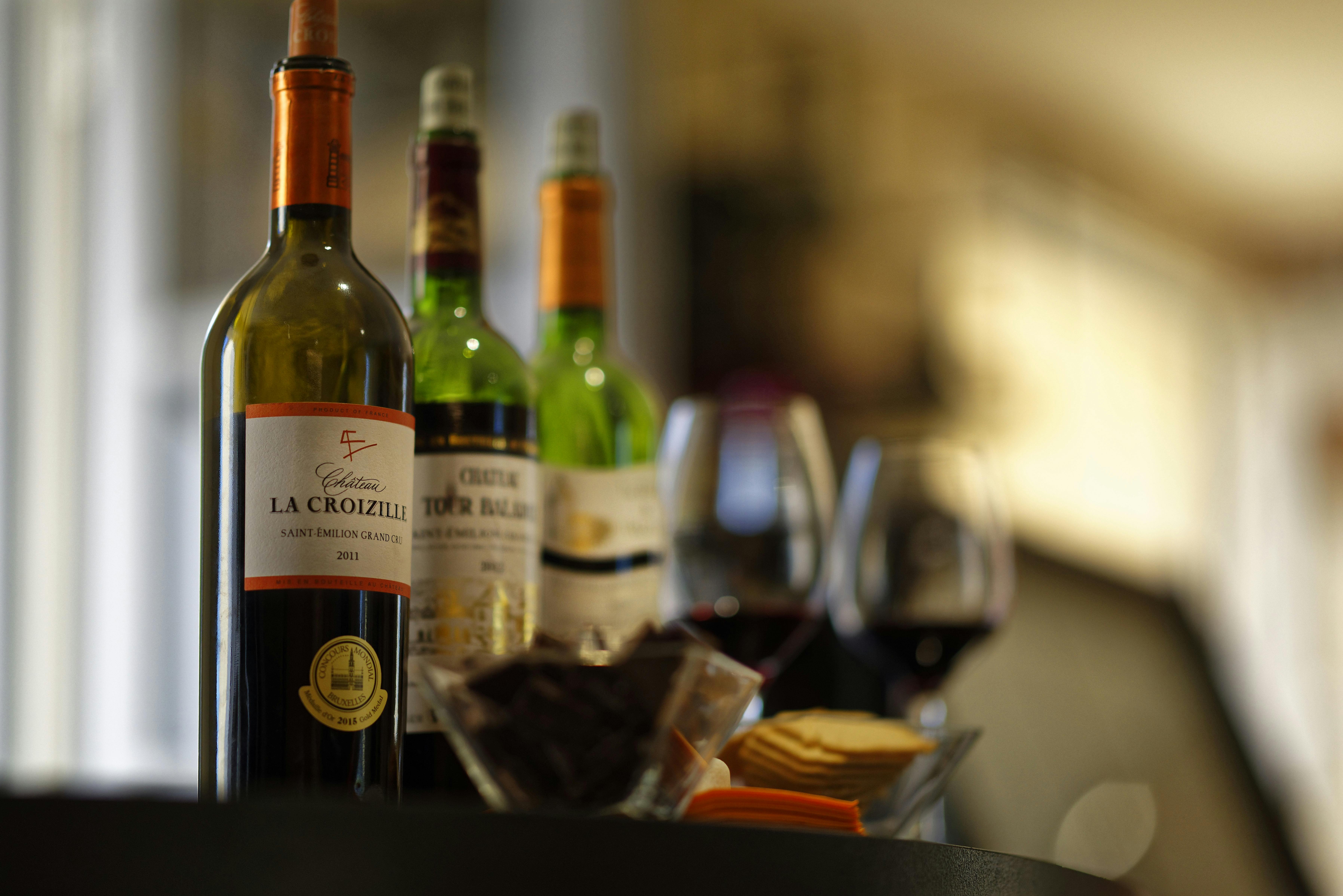 Visita, degustação de Saint-Emilion e tapas no Château's Wine Bar