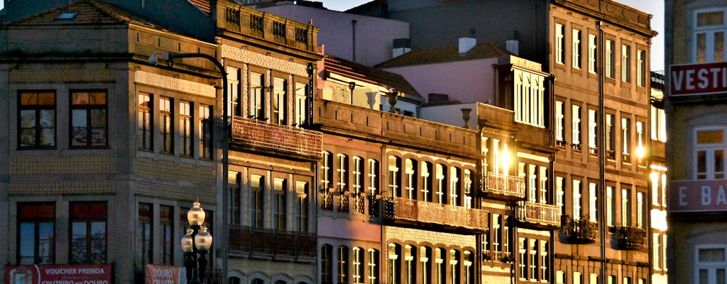 Jogo da descoberta, vielas, vistas e contos do centro histórico do Porto