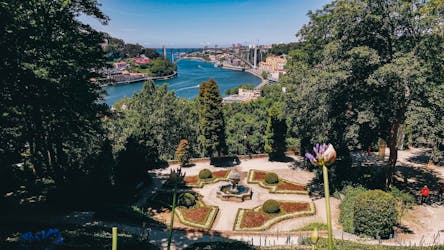 Experiencia de caza del tesoro en los jardines del Palacio de Cristal de Oporto: disfruta de un entorno de cuento de hadas y de conversaciones agradables