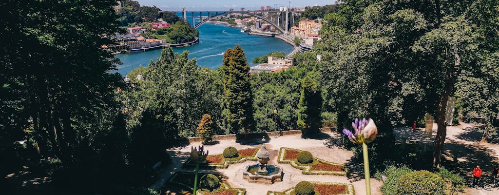 Experiencia de caza del tesoro en los jardines del Palacio de Cristal de Oporto: disfruta de un entorno de cuento de hadas y de conversaciones agradables