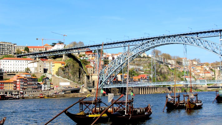 Ontdekkingsspel Porto's uitzicht op Vila Nova de Gaia en portwijnen
