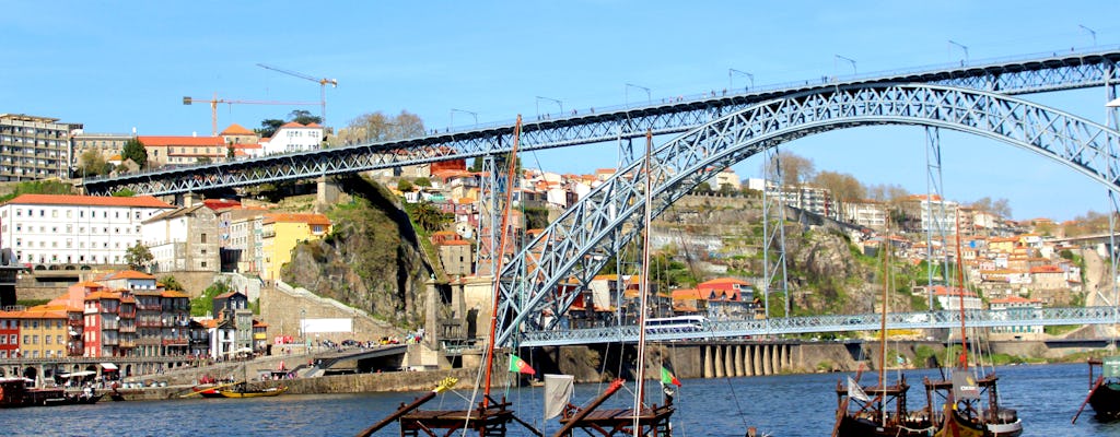 Ontdekkingsspel Porto's uitzicht op Vila Nova de Gaia en portwijnen