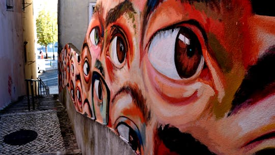 Selbstgeführter Entdeckungsspaziergang in Alfama und Baixa mit Kunst im Freien