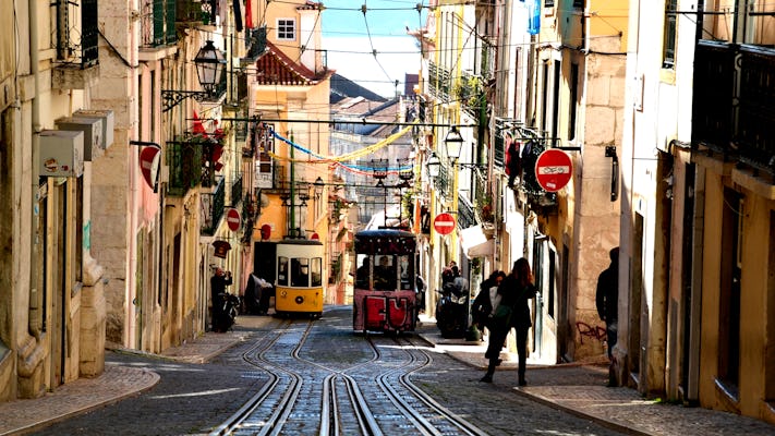 Caminhada de descoberta autoguiada no Bairro e Príncipe Real de Lisboa com pontos de encontro locais e histórias esquecidas