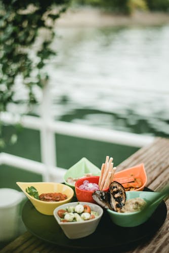 Italian dinner-cruise or brunch on the Seine river