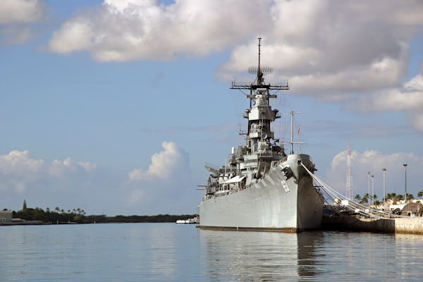 One day Oahu tour from Maui with Pearl Harbor