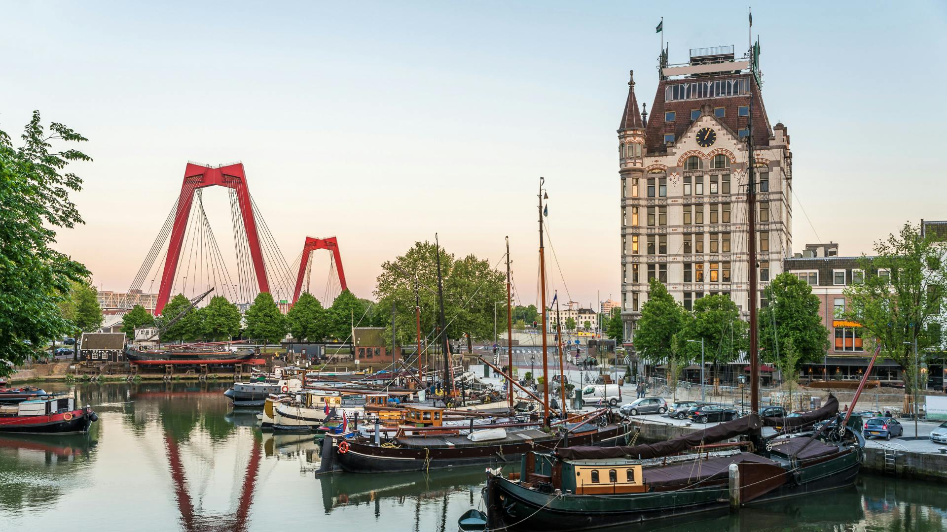 Caminhada autoguiada de descoberta dos pontos turísticos e segredos de Rotterdam