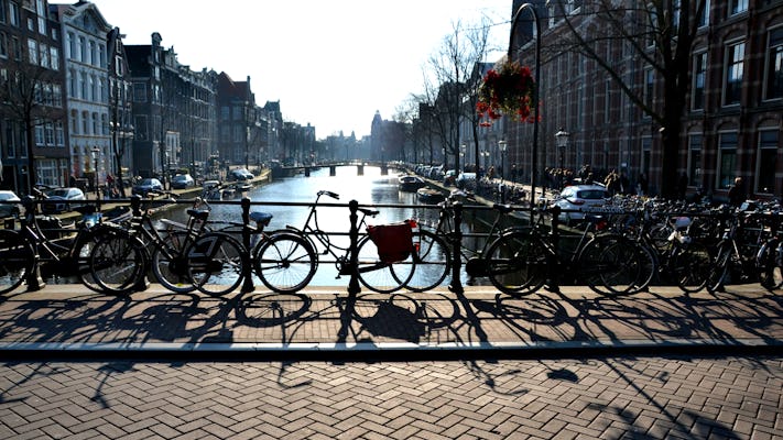 Promenade découverte autoguidée dans le centre d'Amsterdam à travers les yeux d'un local