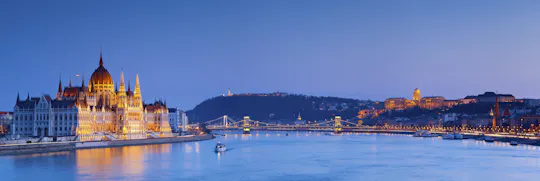 One hour Hen or Stag party boat-tour with free drinks