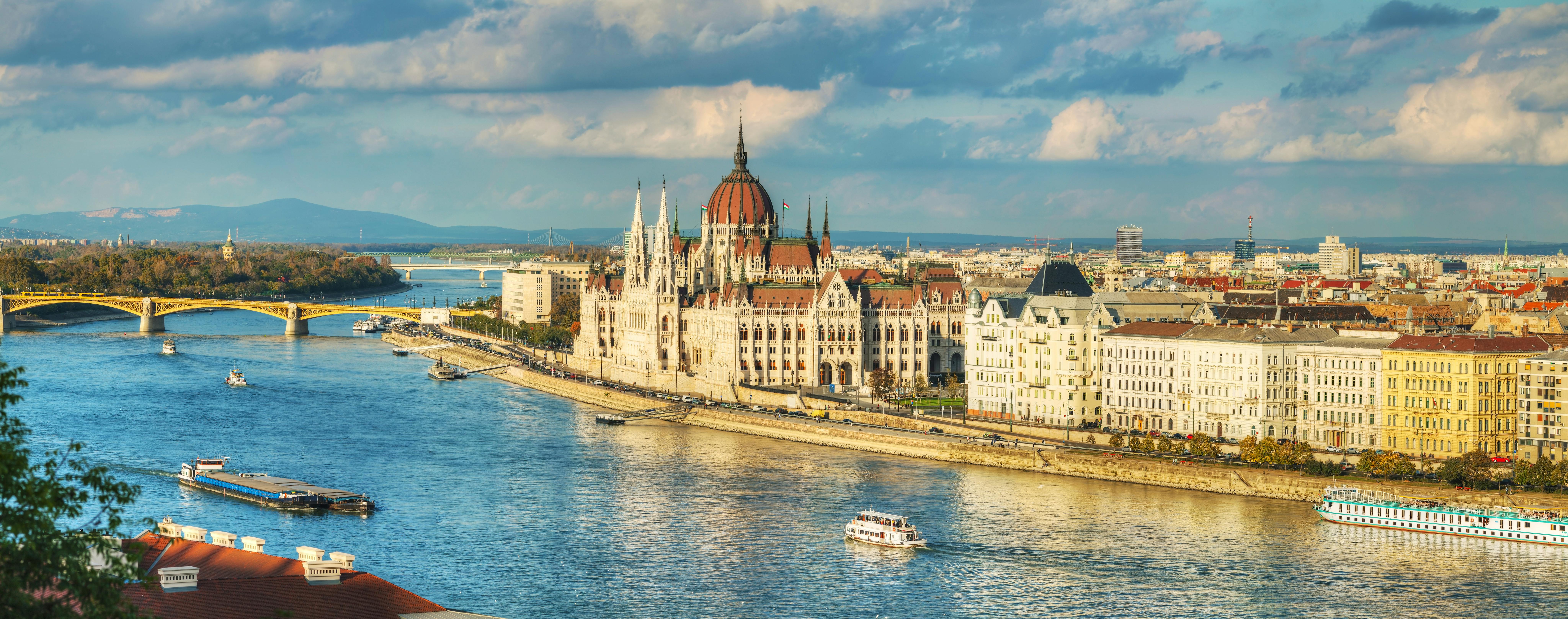 Paseo privado en barco por Budapest de 1 o 2 horas
