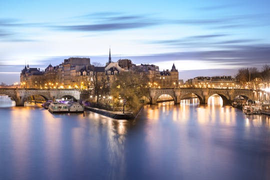 Seine cruise with dinner and live music