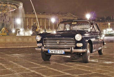 Visita guiada noturna de Paris num carro de coleção