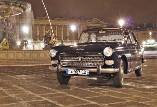 Night guided tour of Paris in a collection car