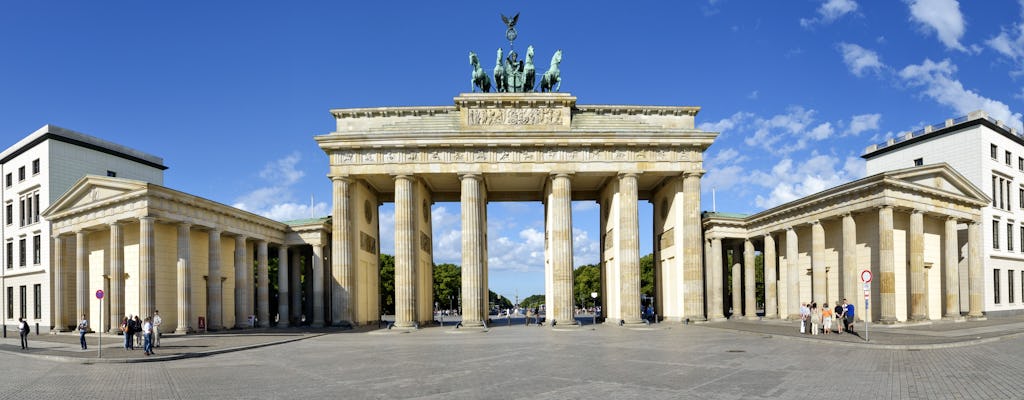 Tour privado por la ciudad de Berlín en minibús soviético