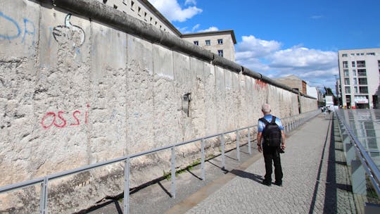 Recorrido privado por la ciudad de Berlín Oriental en minibús soviético