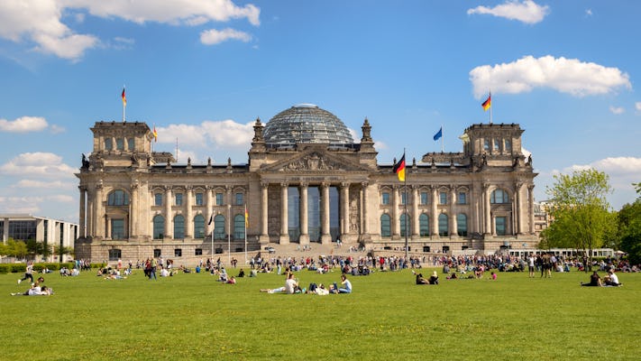 Tournée soviétique à Berlin avec la porte de Brandebourg et le Reichstag