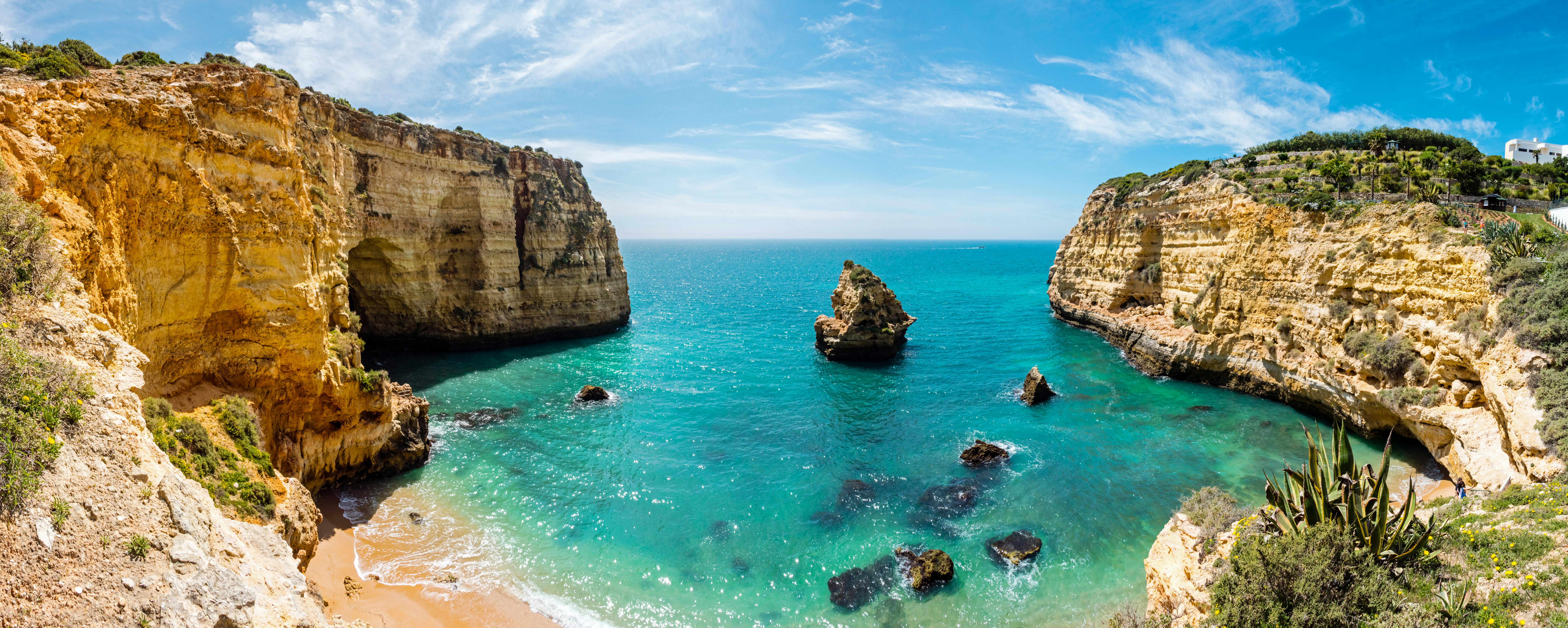 Caves and dolphin watching aboard the Dreamer