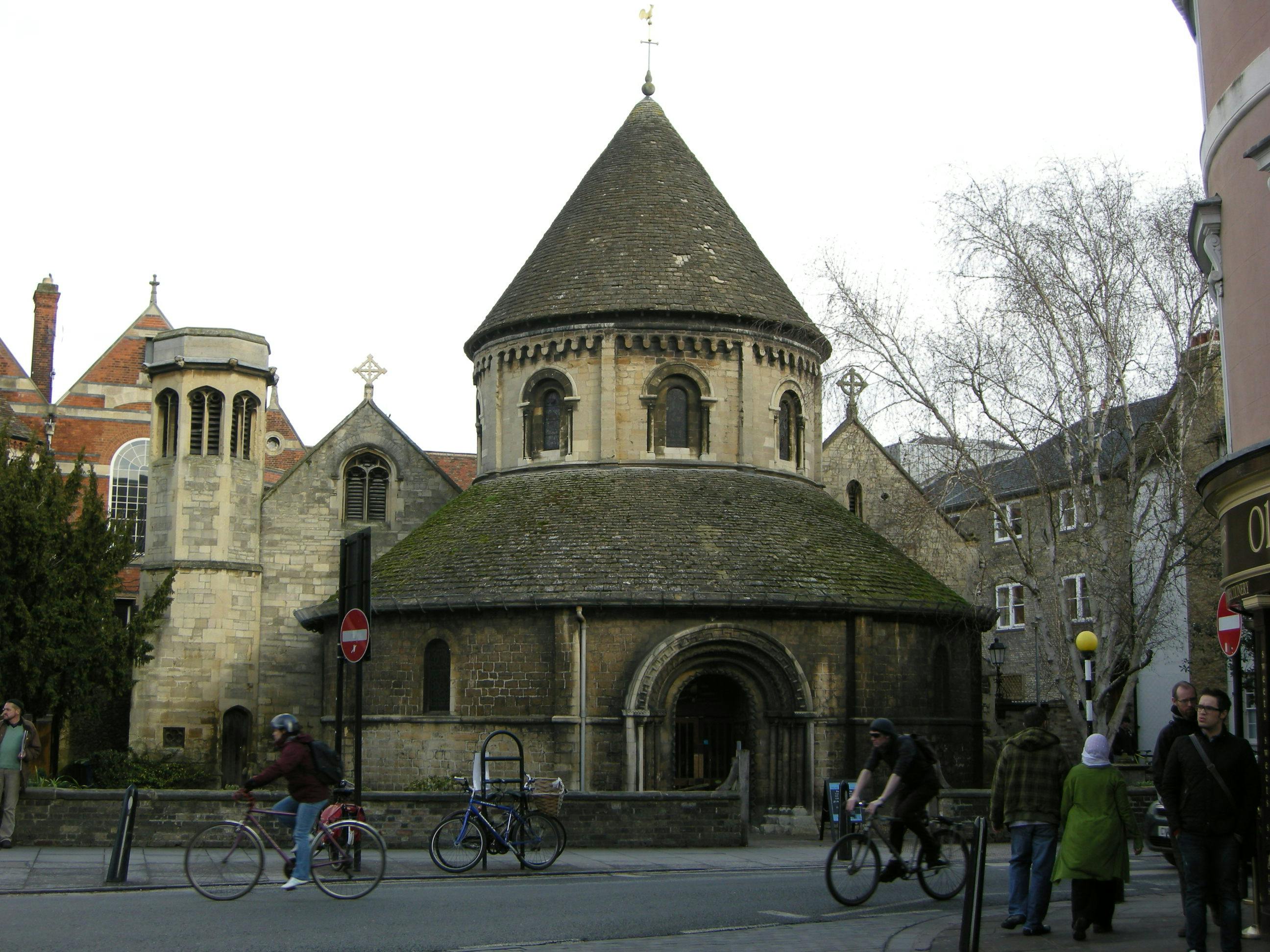 Cambridge,_the_round_church_01.JPG