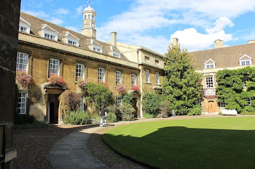 Christ's_College,_Cambridge_-_First_Court_03.JPG