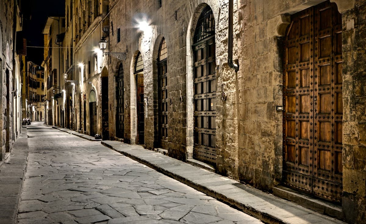 dark-alley-florence-min.jpg