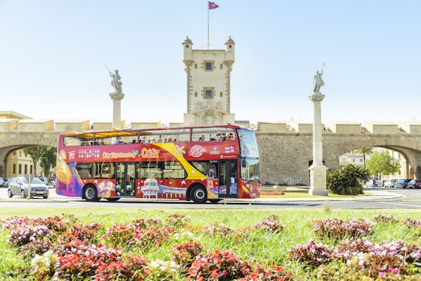 Excursão turística em ônibus hop-on hop-off pela cidade de Cádiz